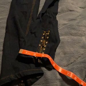 Jeans with zippered ankles… size M